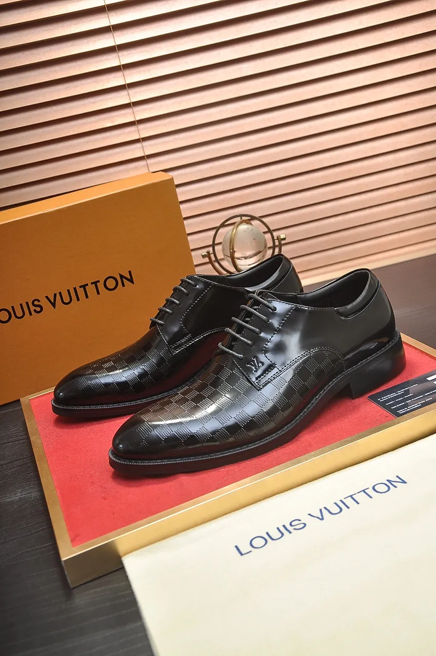 Men's men's shoes 💰520💶 [LV] (original single cowhide lining) 🍀LV's latest genuine leather business suit shoes are launched simultaneously on the official website. The first-layer cowhide imported from Italy is made of heavy gold, 💥official website 1:1 rubber outsole. Versatile to wear, high-end without losing class, and the color combination is extraordinary. This four-season style is alluring when worn on your feet, showing off your big-name flair. Standard code 38-45 (45 customized)